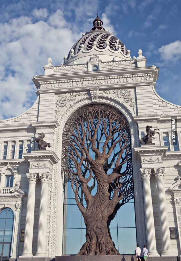 Giant Iron Tree Built In Russia&rsquo;s Ministry Of Agriculture To Cast Shadow Over Archway