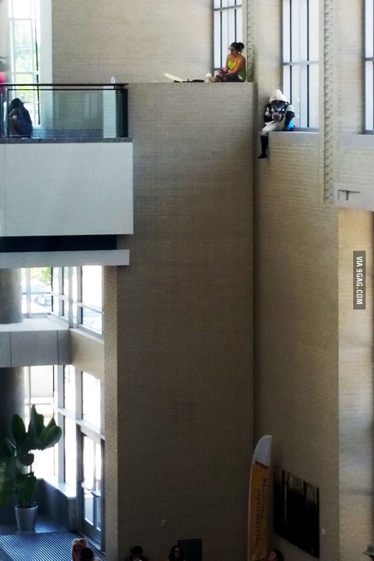 Can we get some recognition for this cosplayer that&#039;s a tad too dedicated to being in character?
