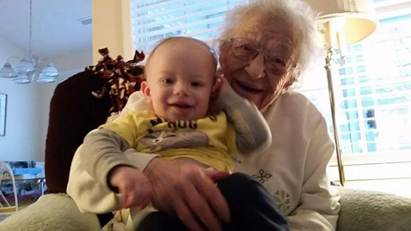 The Circle Of Life: 12 Heartwarming Photos With An Age Gap Of 100+ Years