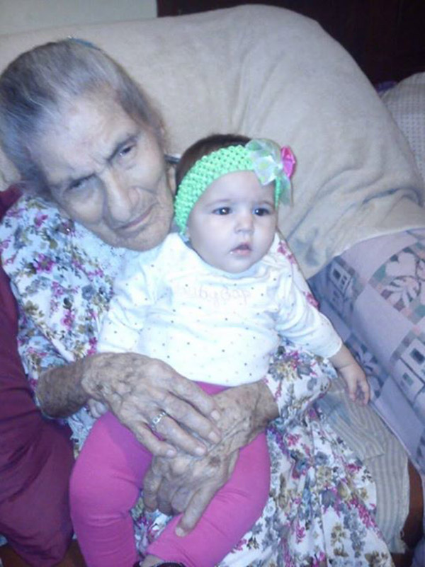 The Circle Of Life: 12 Heartwarming Photos With An Age Gap Of 100+ Years