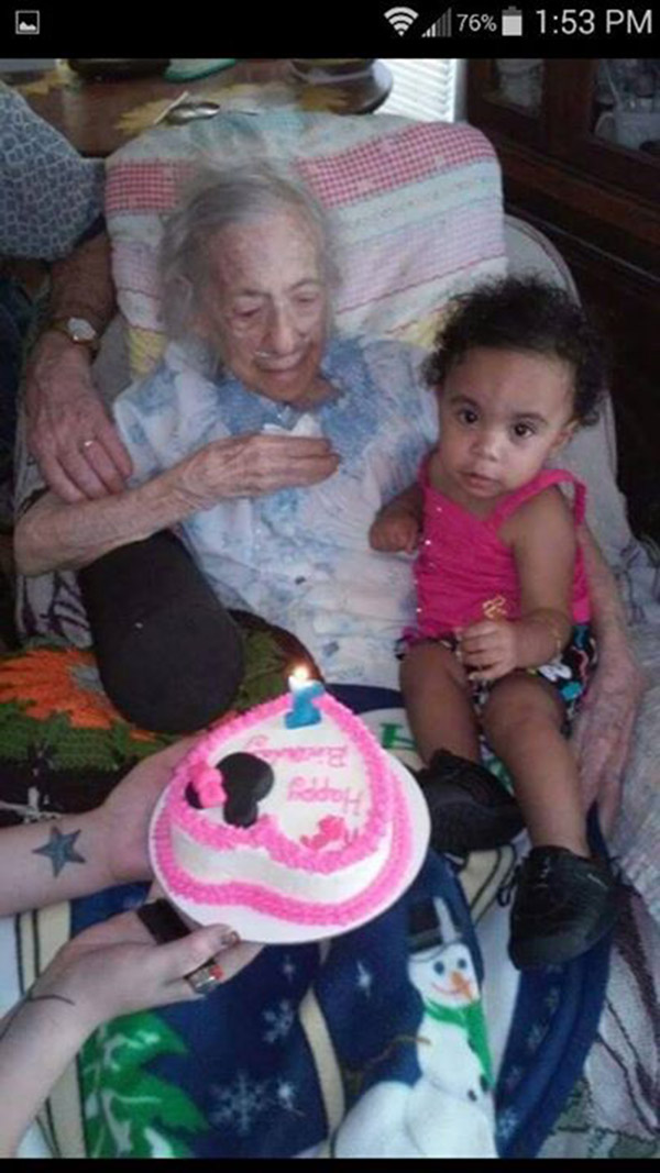 The Circle Of Life: 12 Heartwarming Photos With An Age Gap Of 100+ Years