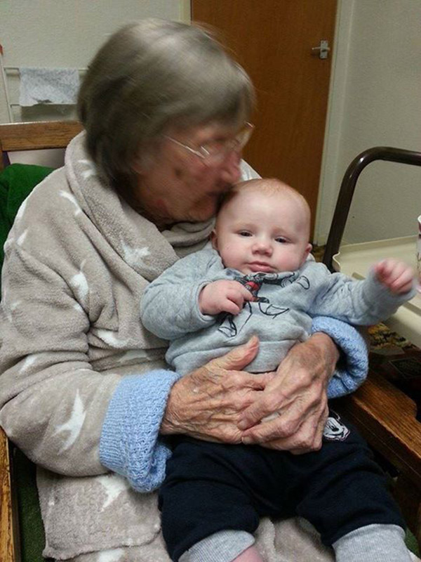 The Circle Of Life: 12 Heartwarming Photos With An Age Gap Of 100+ Years