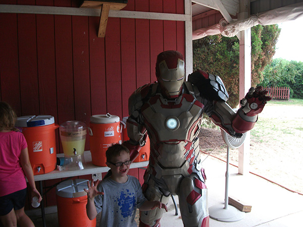 This Guy Dressed As Iron Man Attends A Charity For Kids With Disabilities Every Year. His Story Is Beautiful