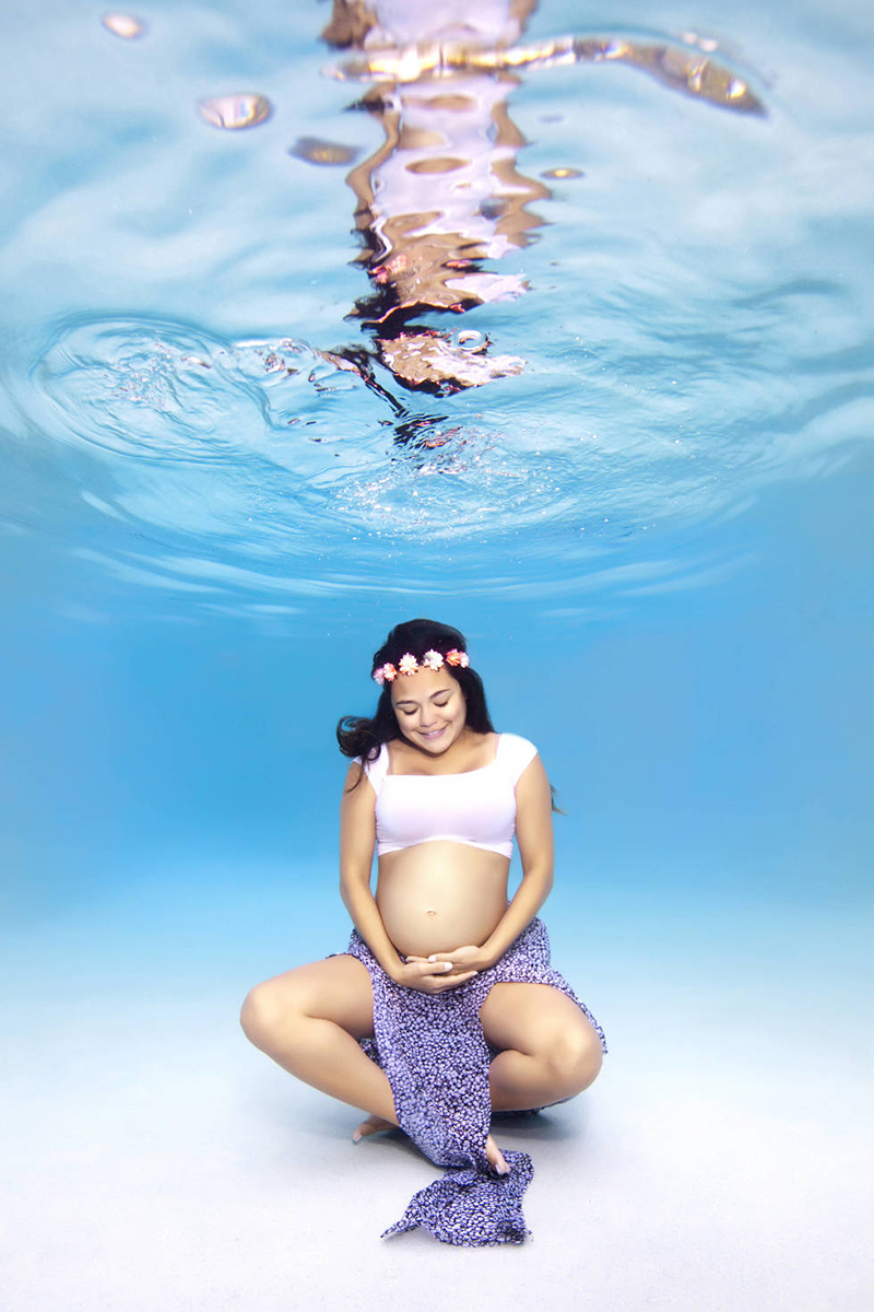 This Photographer Captures The Beauty Of Pregnancy With Stunning Underwater Photos