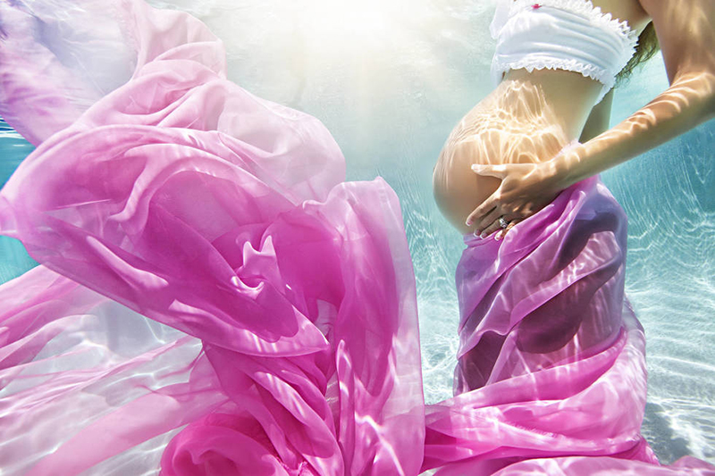 This Photographer Captures The Beauty Of Pregnancy With Stunning Underwater Photos