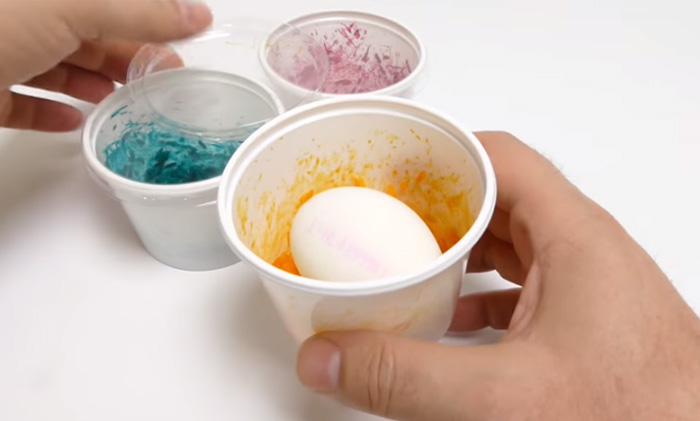 Try This Fun And Unique Way To Dye Easter Eggs Using Rice. They Look Amazing!