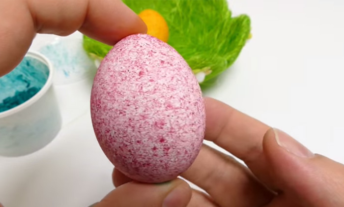 Try This Fun And Unique Way To Dye Easter Eggs Using Rice. They Look Amazing!