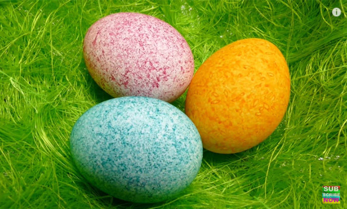 Try This Fun And Unique Way To Dye Easter Eggs Using Rice. They Look Amazing!