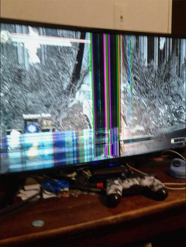 Friend was trying to beat Gael in Dark Souls 3: The Ringed City DLC on New Game +11 and 15 tries later he sends this pic