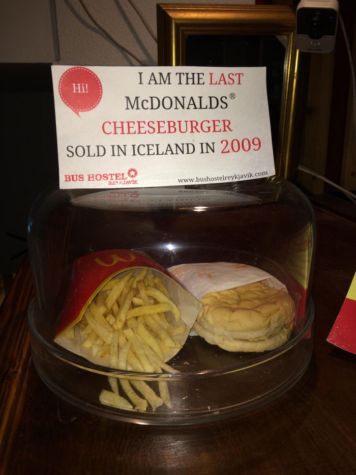 Iceland pays tribute to the last McDonald&#039;s cheeseburger sold in the country.