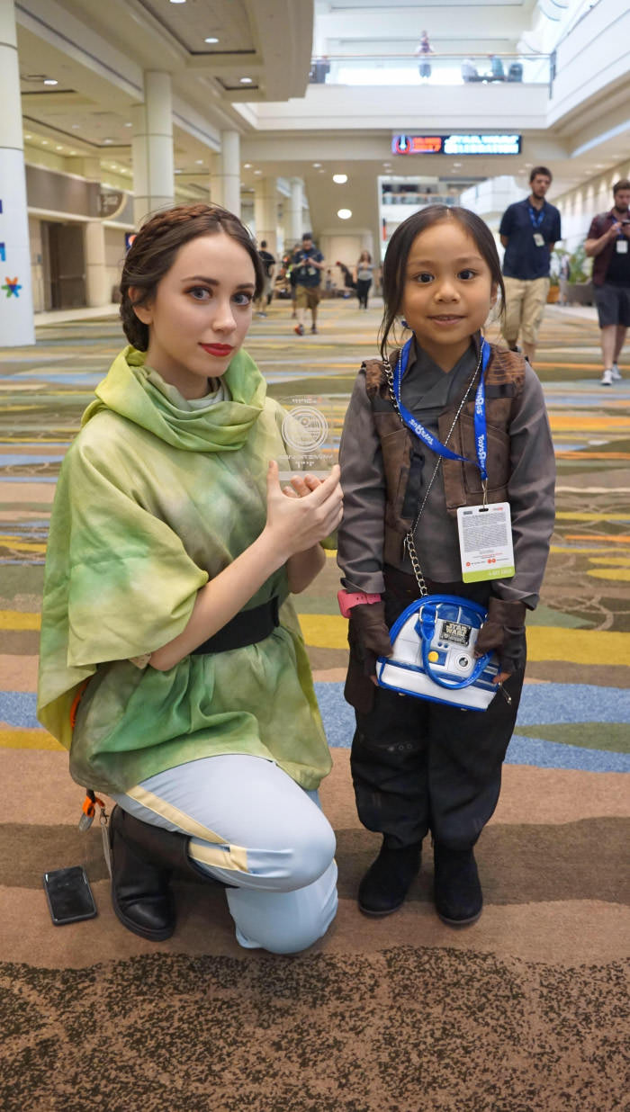 This tiny Jyn Erso went to the Star Wars Celebration and handed out copies of the Death Star plans to every Leia she saw.