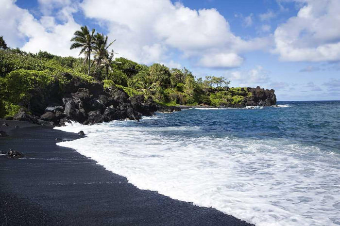 WOULD YOU LOVE TO HAVE A SWIM AT A BLACK SAND BEACH?!